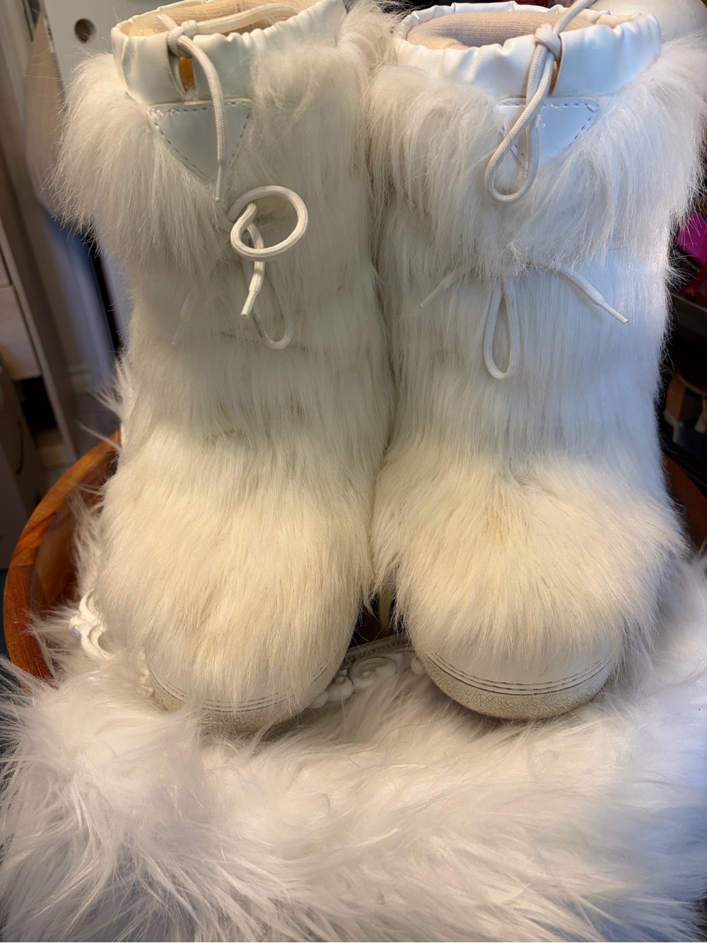 MODES White Faux Fur Women's Winter Boots - Cozy Drawstring Design